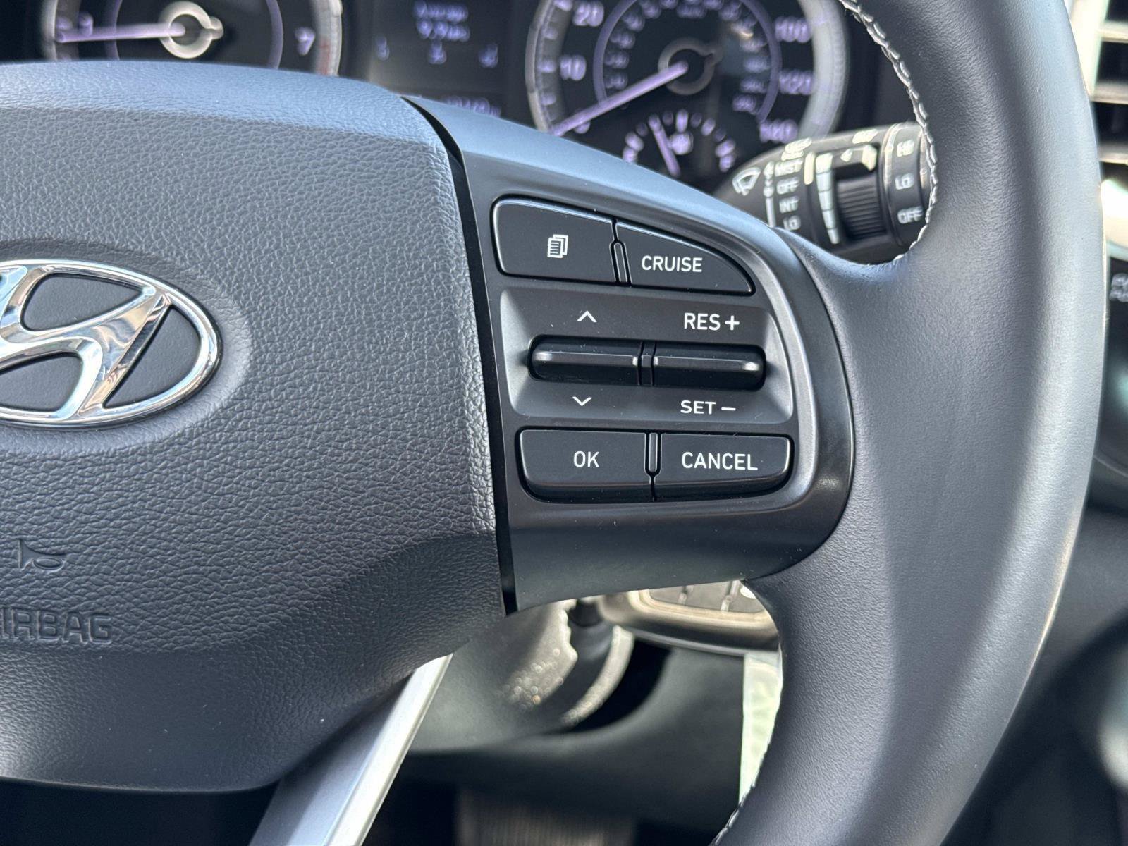 Certified 2022 Hyundai Venue SEL FWD image 9