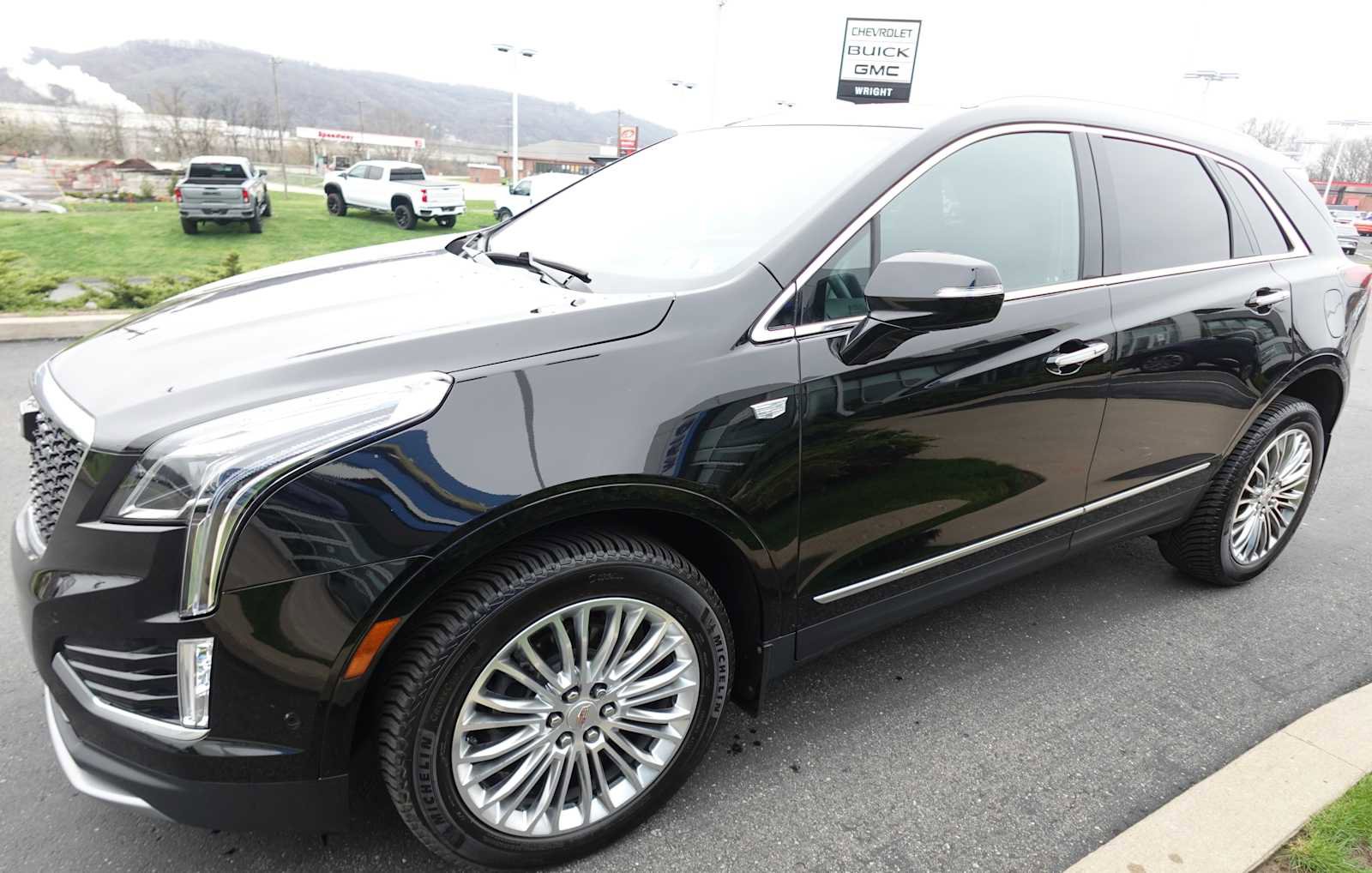 Used 2022 Cadillac XT5 Premium Luxury w/ Technology Package AWD/4WD image 6