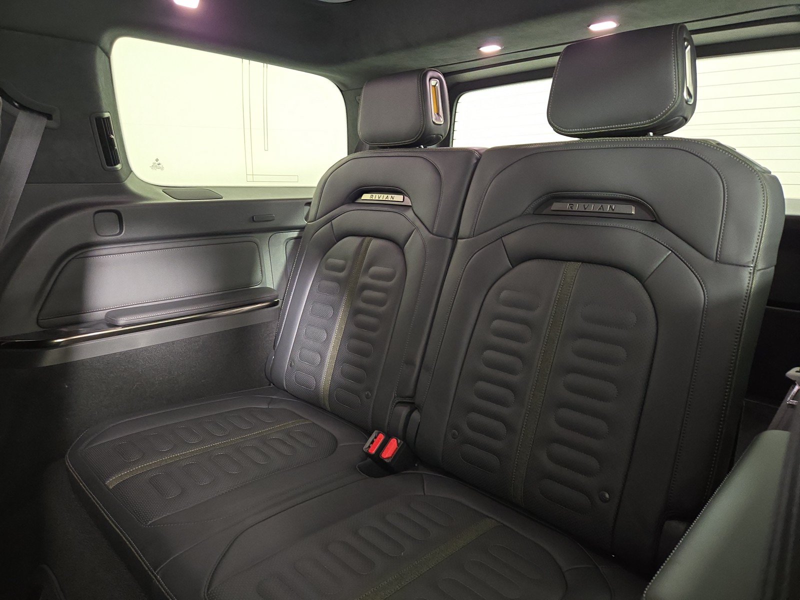 Used 2023 Rivian R1S Adventure AWD/4WD image 22