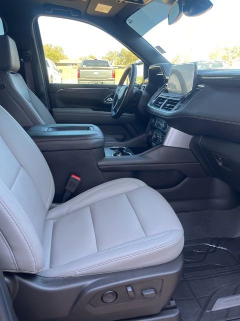 Used 2024 Chevrolet Suburban Z71 w/ Luxury Package image 11