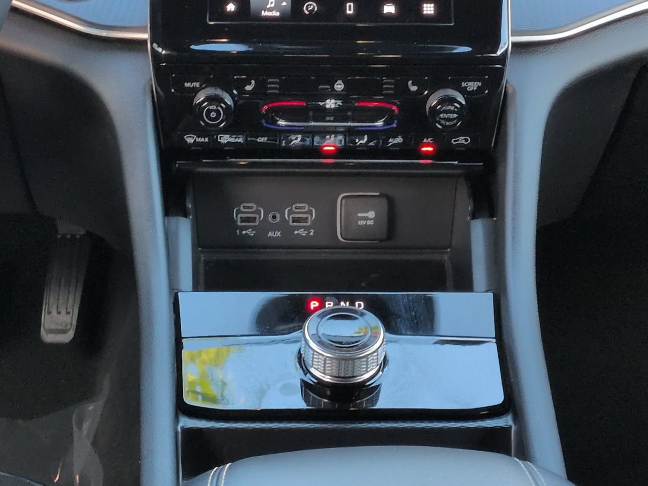 Certified 2024 Jeep Grand Cherokee Altitude AWD/4WD image 18