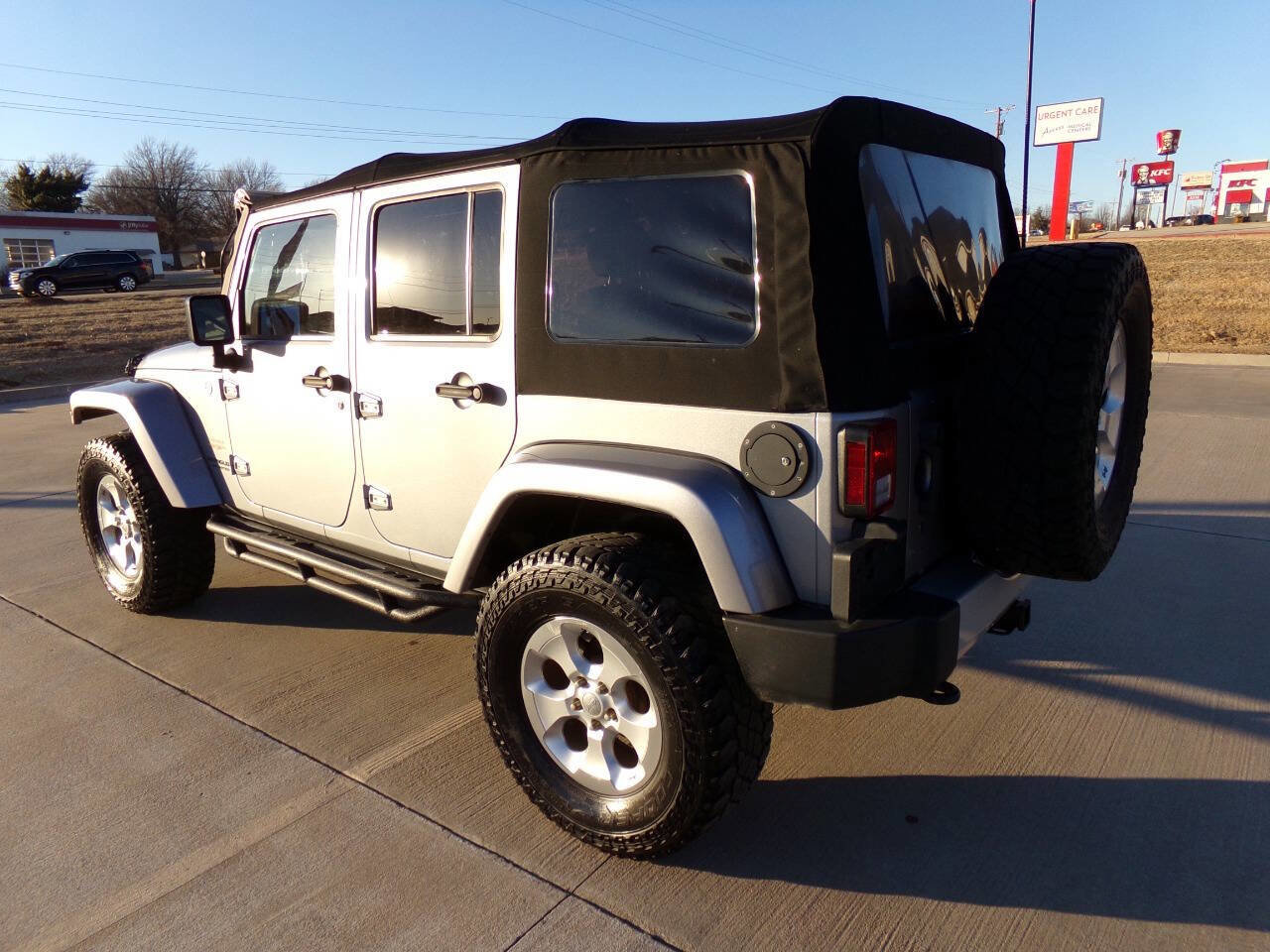 Used 2015 Jeep Wrangler Unlimited Sahara w/ Connectivity Group image 31