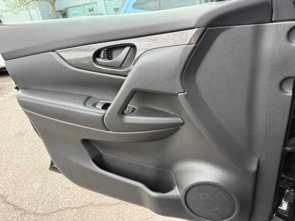 Used 2020 Nissan Rogue S AWD/4WD image 23