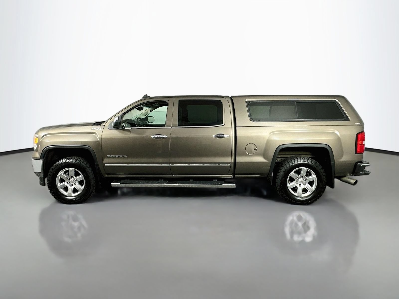 Used 2015 GMC Sierra 1500 SLT w/ SLT Preferred Package AWD/4WD image 5
