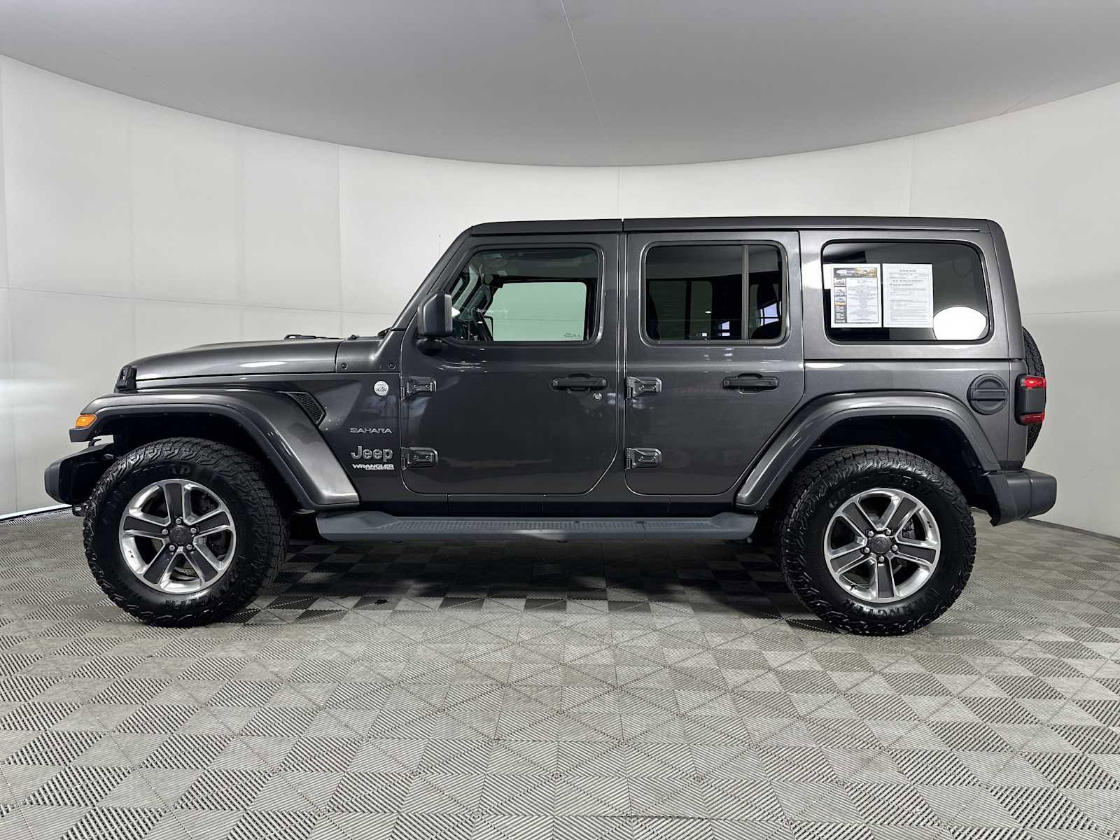 Used 2020 Jeep Wrangler Unlimited Sahara image 10