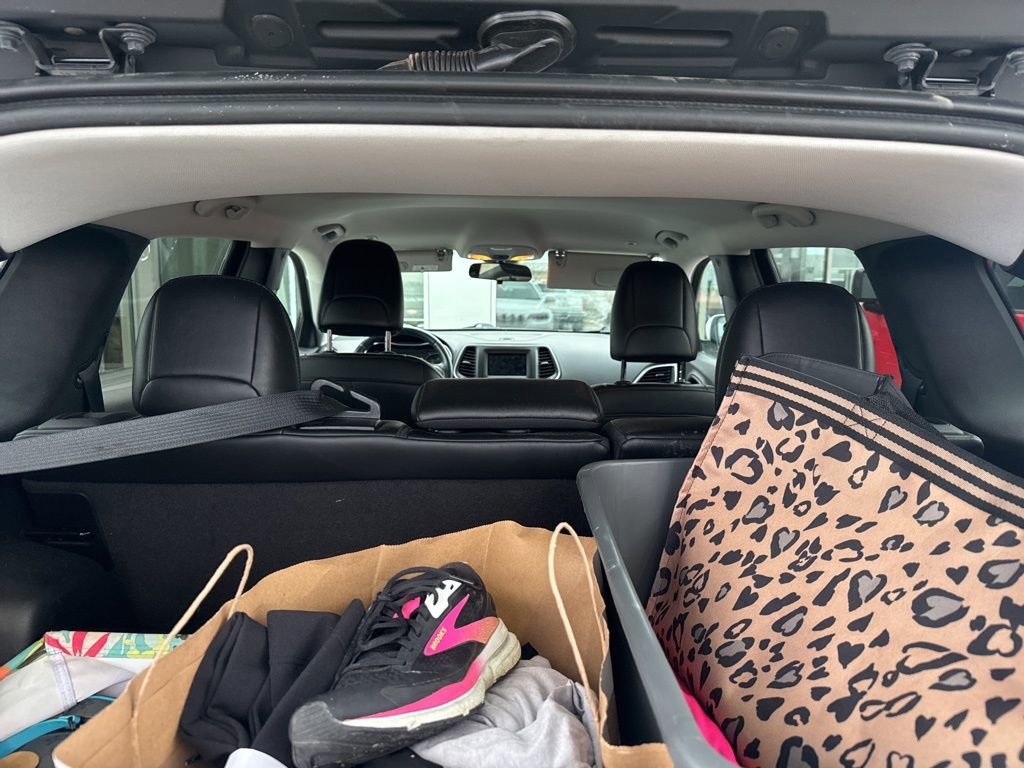 Used 2019 Jeep Cherokee Latitude Plus w/ Cold Weather Group image 15