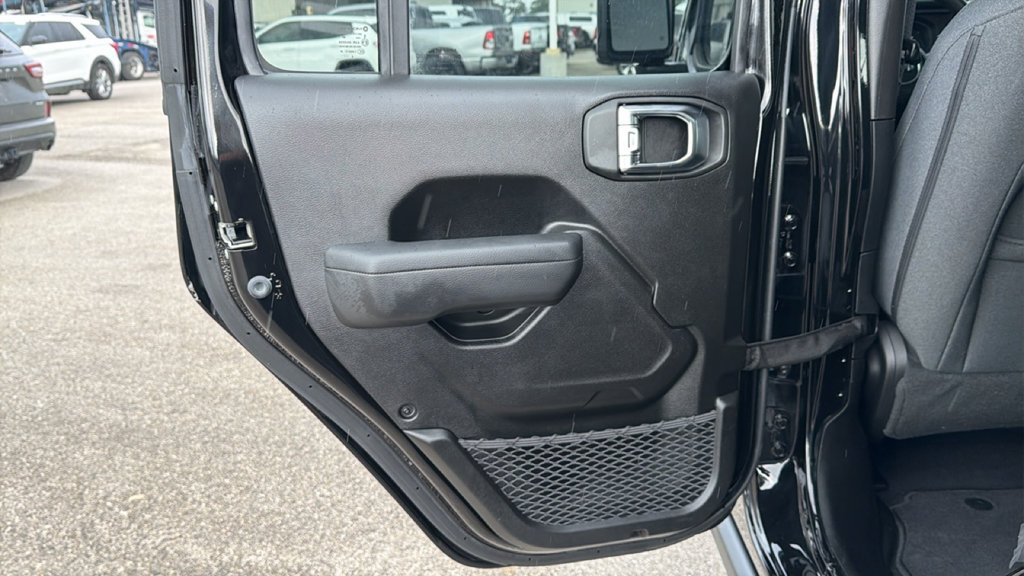 Used 2025 Jeep Gladiator Sport AWD/4WD image 25