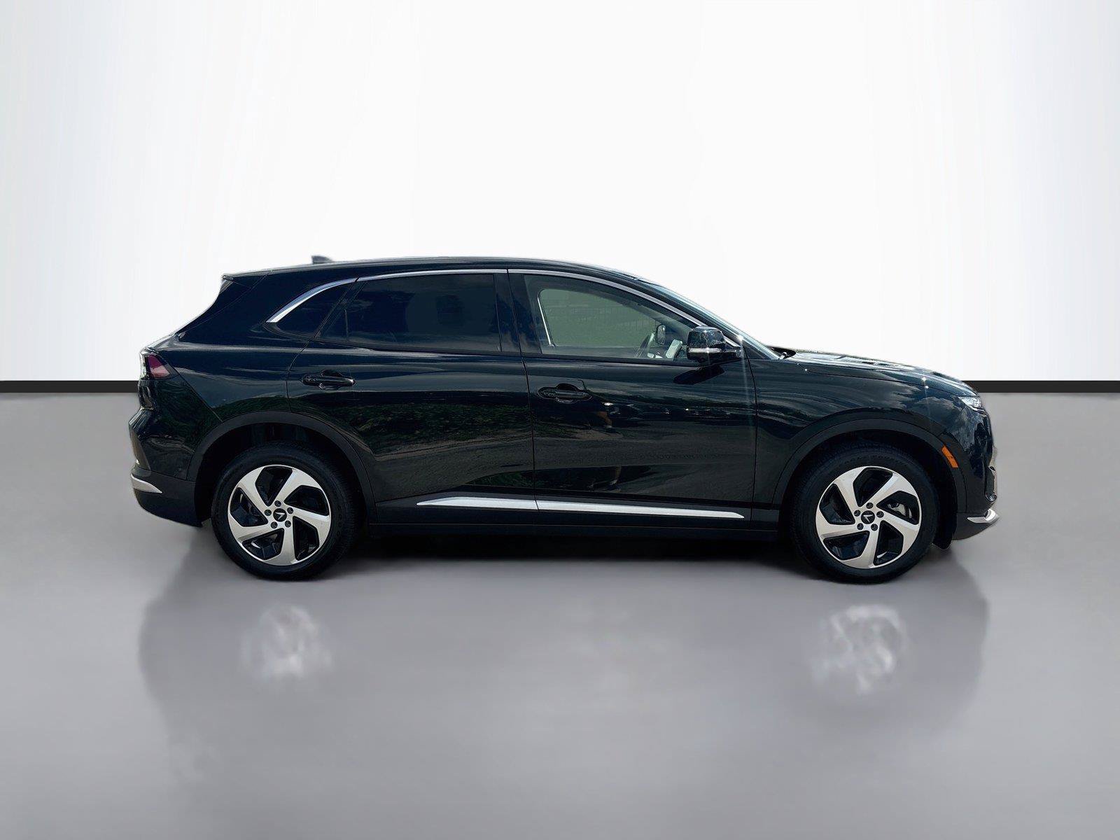 New 2027 VinFast VF 8 Eco AWD/4WD image 8