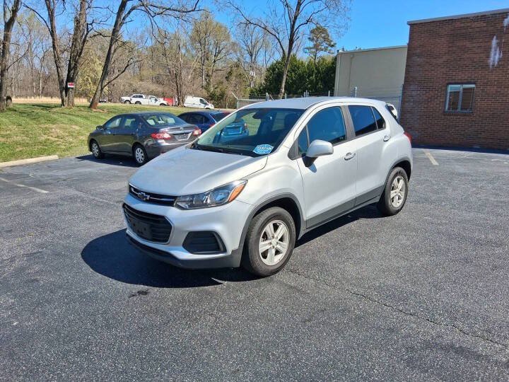 Used 2020 Chevrolet Trax LS w/ Tint and Cruise Package AWD/4WD image 1