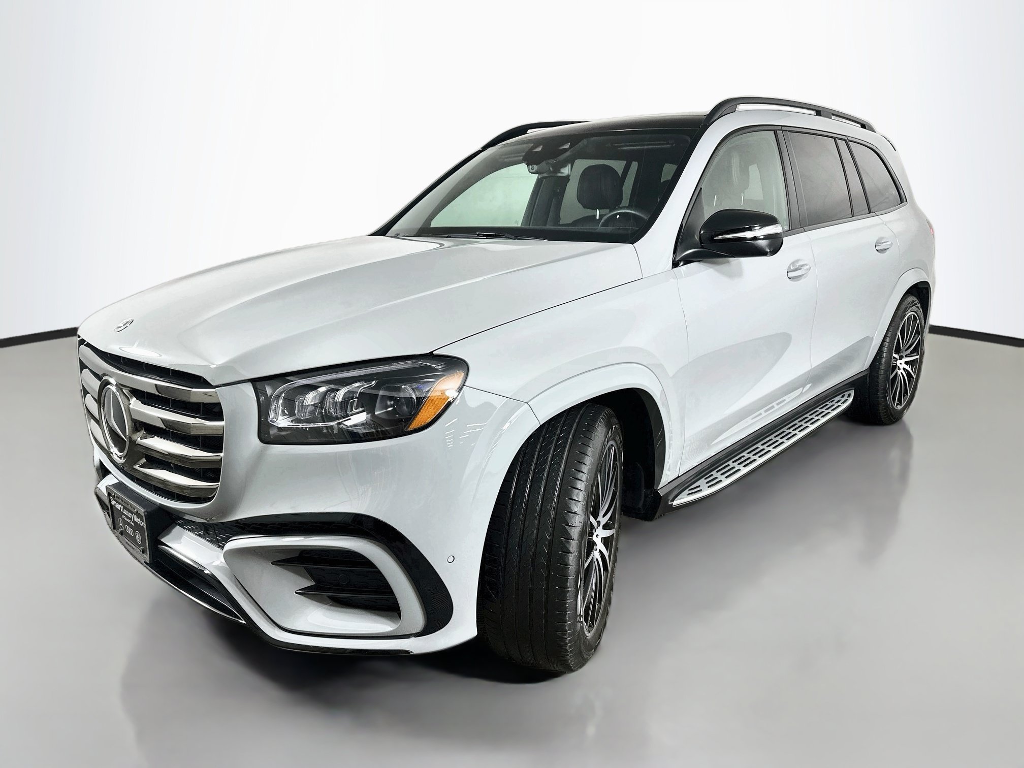 Used 2025 Mercedes-Benz GLS 580 4MATIC image 3