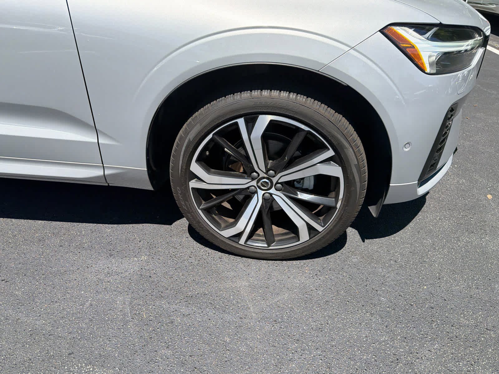 Used 2023 Volvo XC60 B5 Ultimate w/ Climate Package FWD image 18