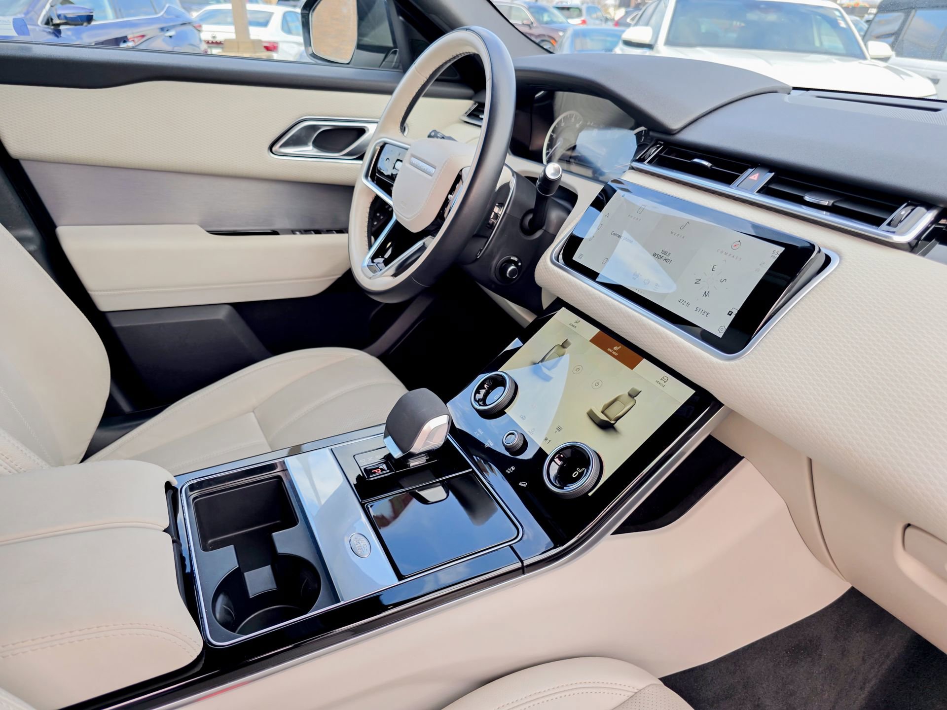 Used 2023 Land Rover Range Rover Velar R-Dynamic S image 34