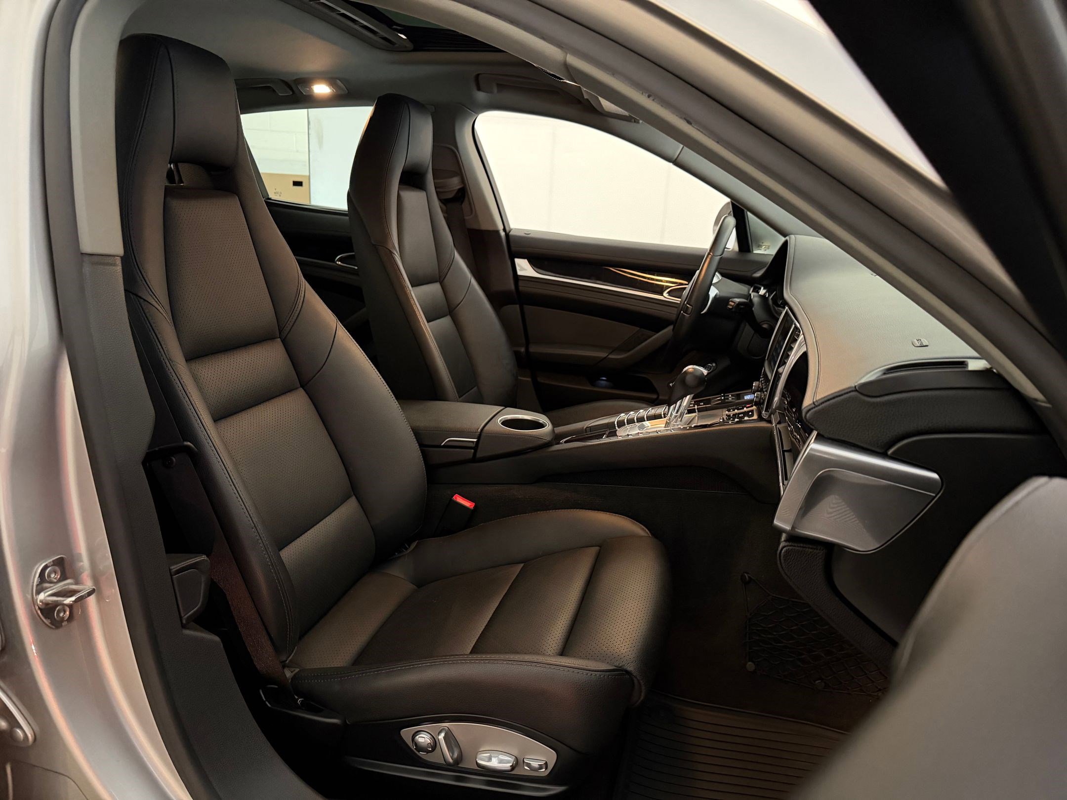 Used 2012 Porsche Panamera 4 image 33