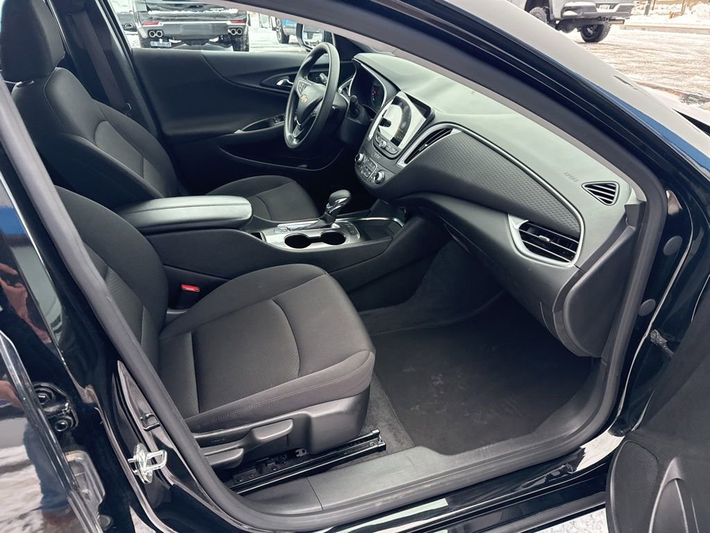 Used 2024 Chevrolet Malibu LT image 32