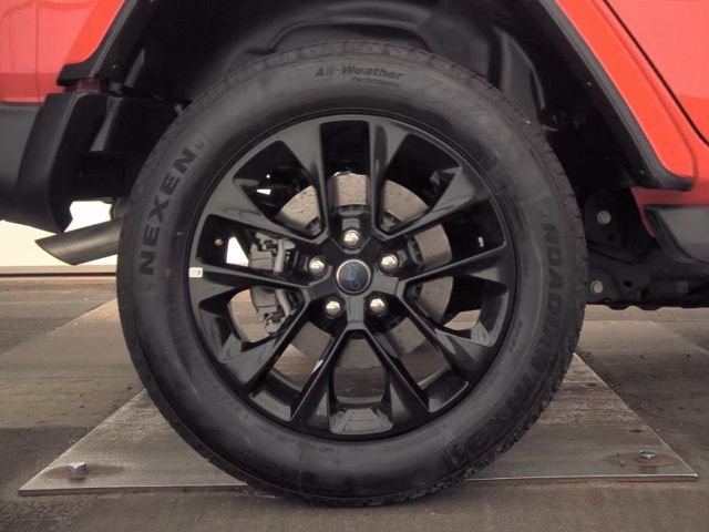 Used 2025 Jeep Wrangler Sahara 4xe image 22