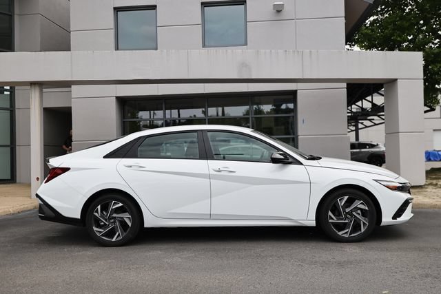 Certified 2025 Hyundai Elantra SEL FWD image 4