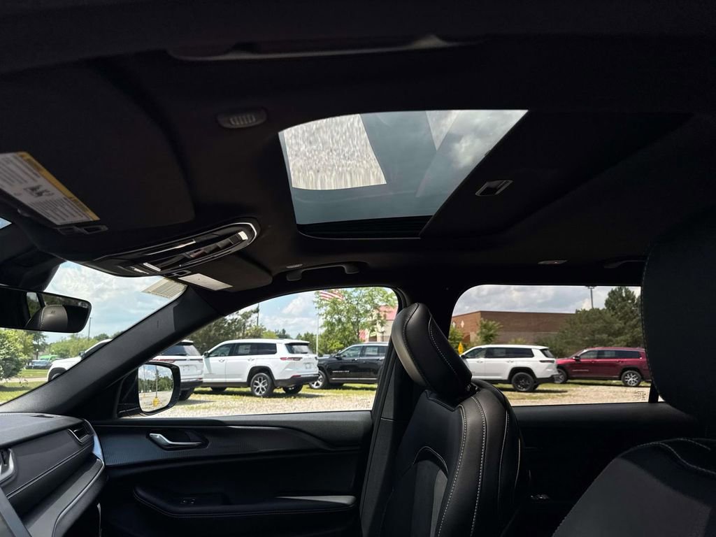 New 2025 Jeep Grand Cherokee L Altitude image 14