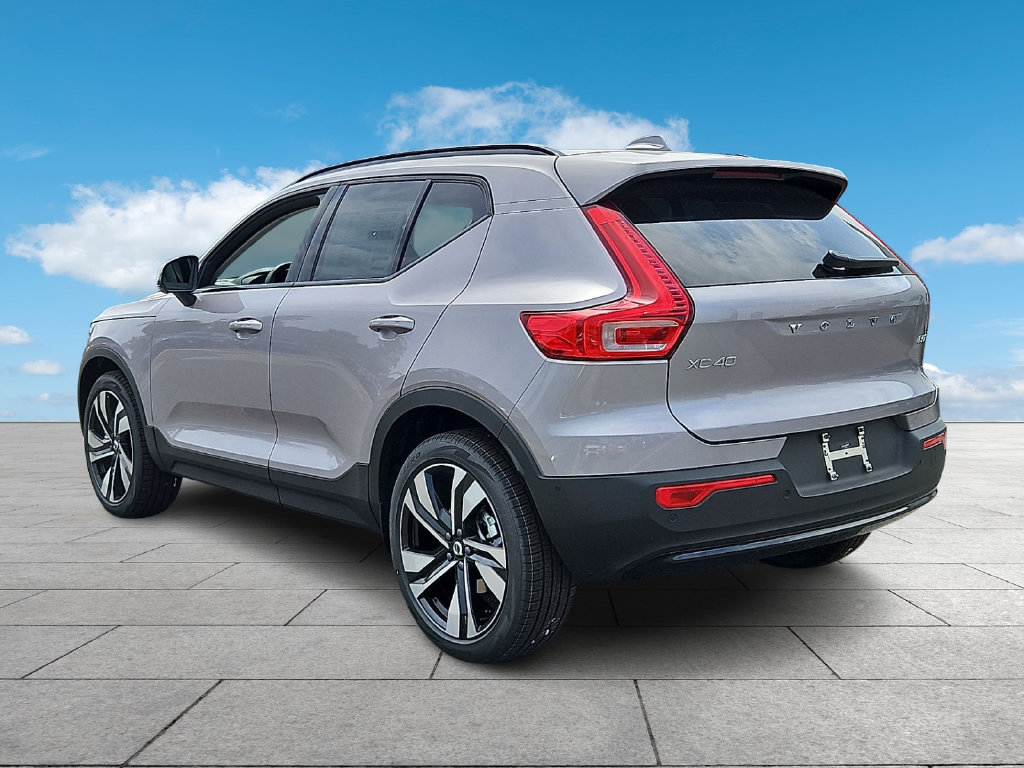 New 2026 Volvo XC40 B5 Plus w/ Climate Package AWD/4WD image 4