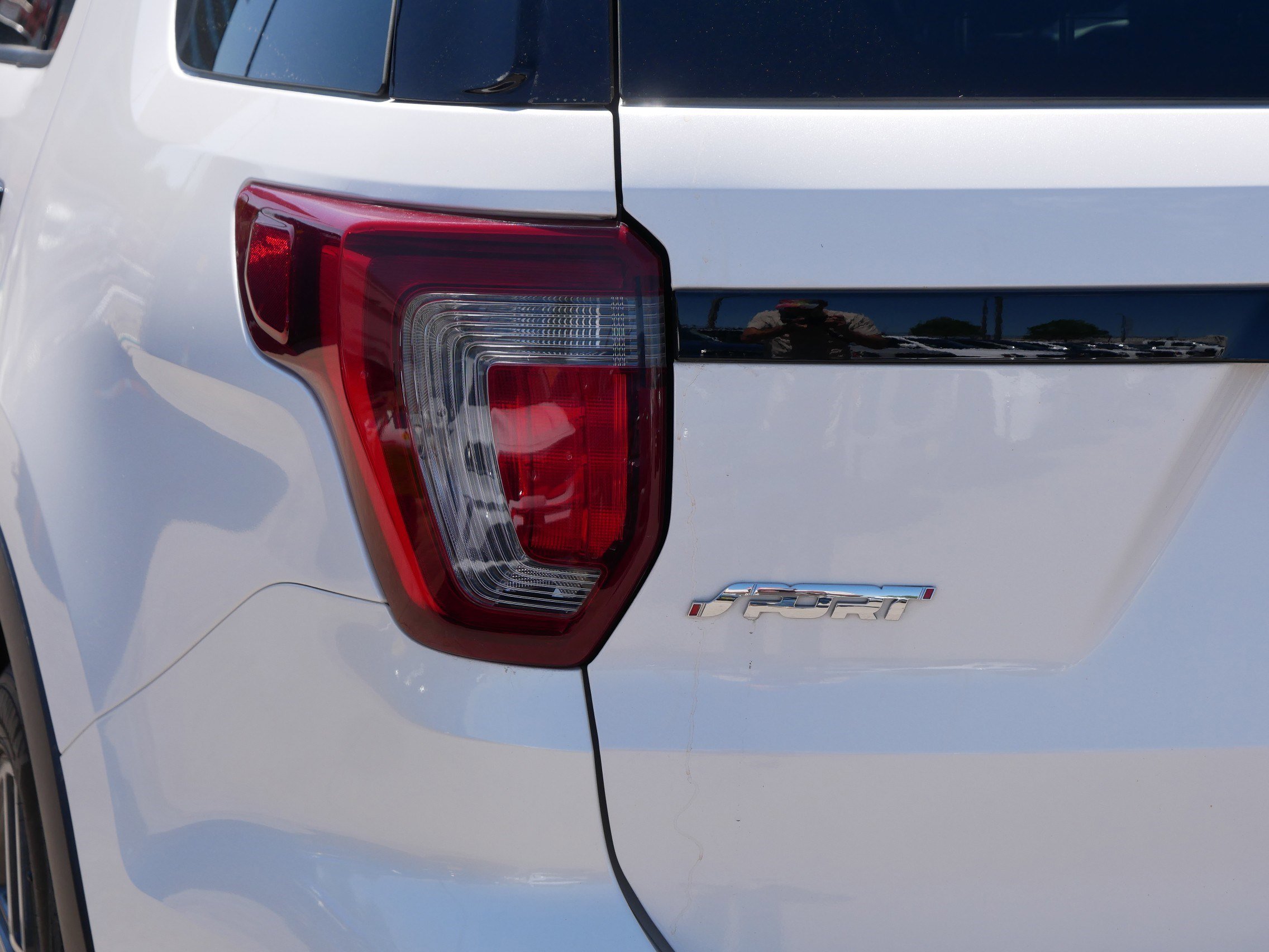 Used 2018 Ford Explorer Sport w/ Equipment Group 401A AWD/4WD image 17