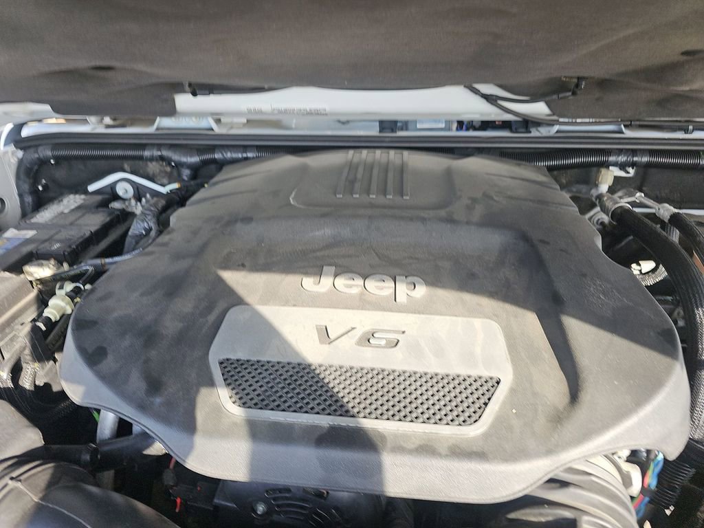 Used 2015 Jeep Wrangler Unlimited Sahara w/ Connectivity Group image 7