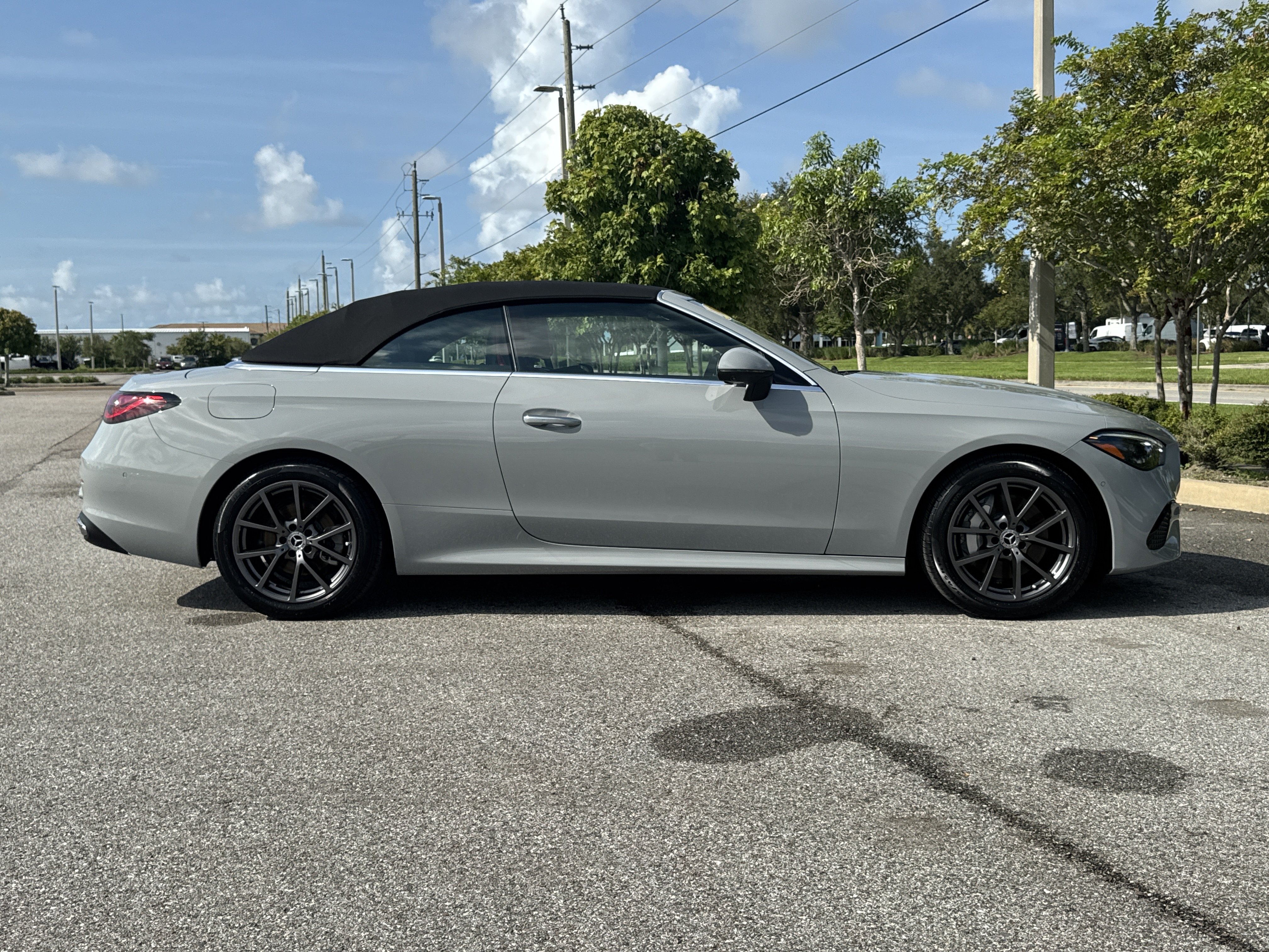 Used 2024 Mercedes-Benz CLE 300 4MATIC Cabriolet image 3