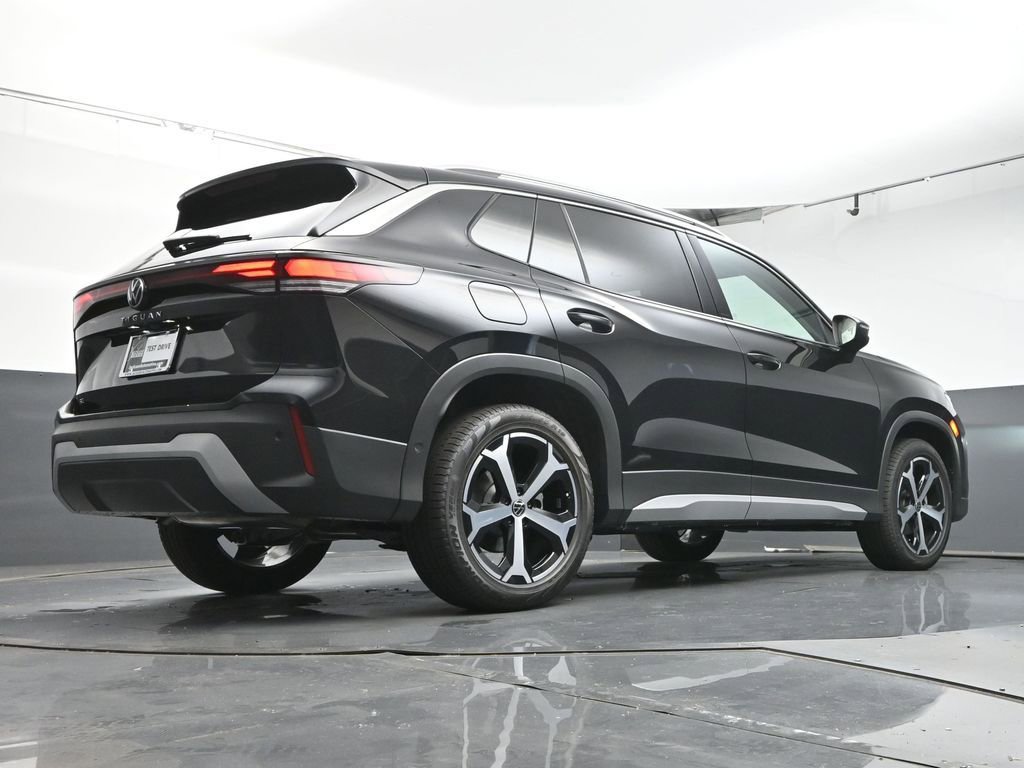 Used 2025 Volkswagen Tiguan SE FWD image 39