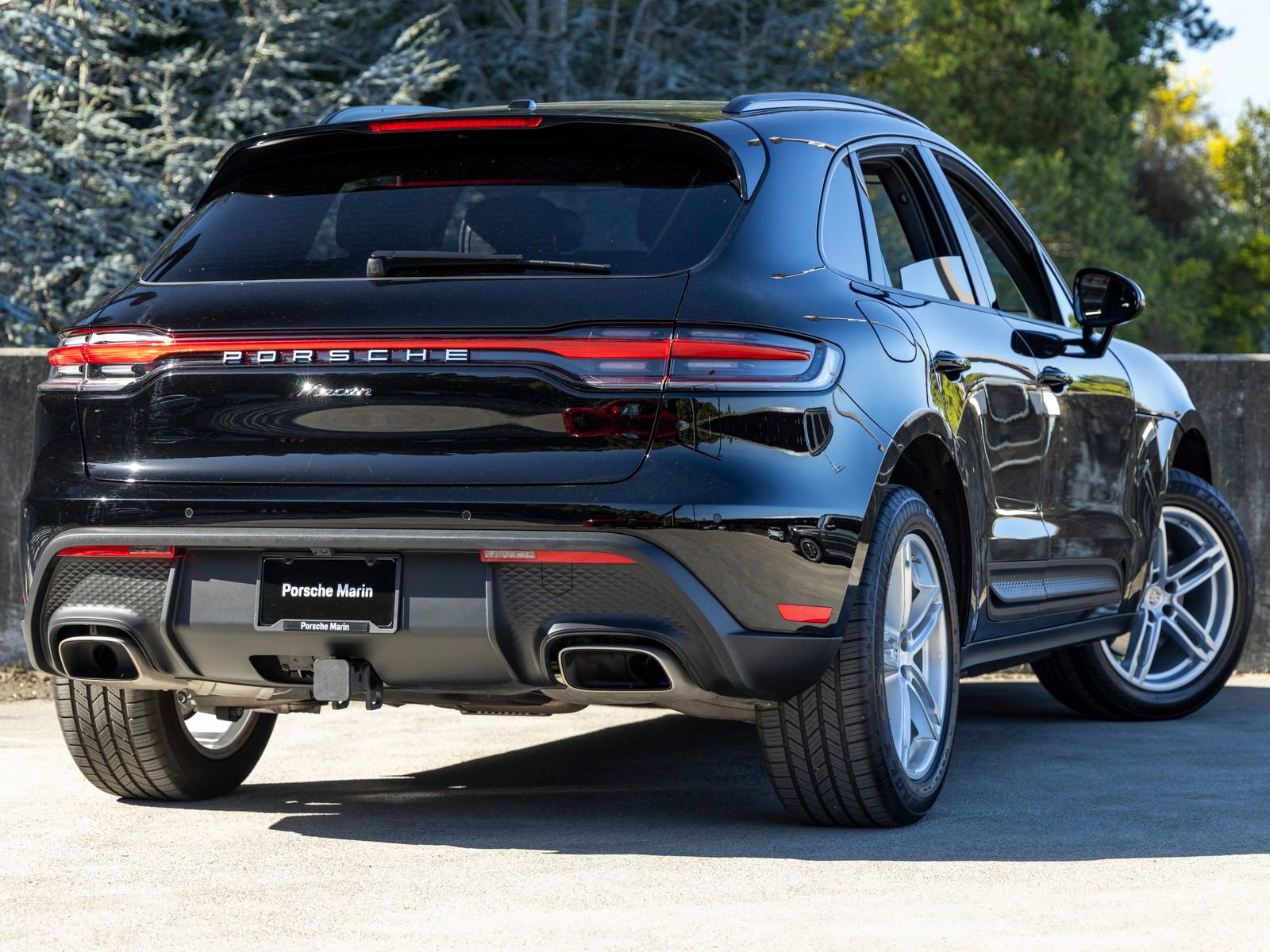 Certified 2025 Porsche Macan AWD/4WD image 11