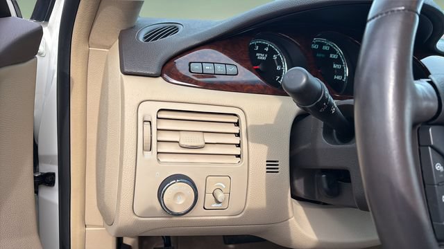 Used 2011 Buick Lucerne CXL FWD image 21