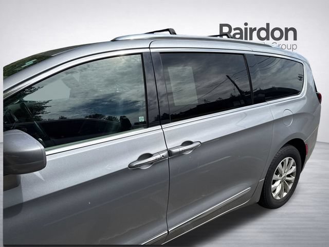 Used 2019 Chrysler Pacifica Touring-L FWD image 4