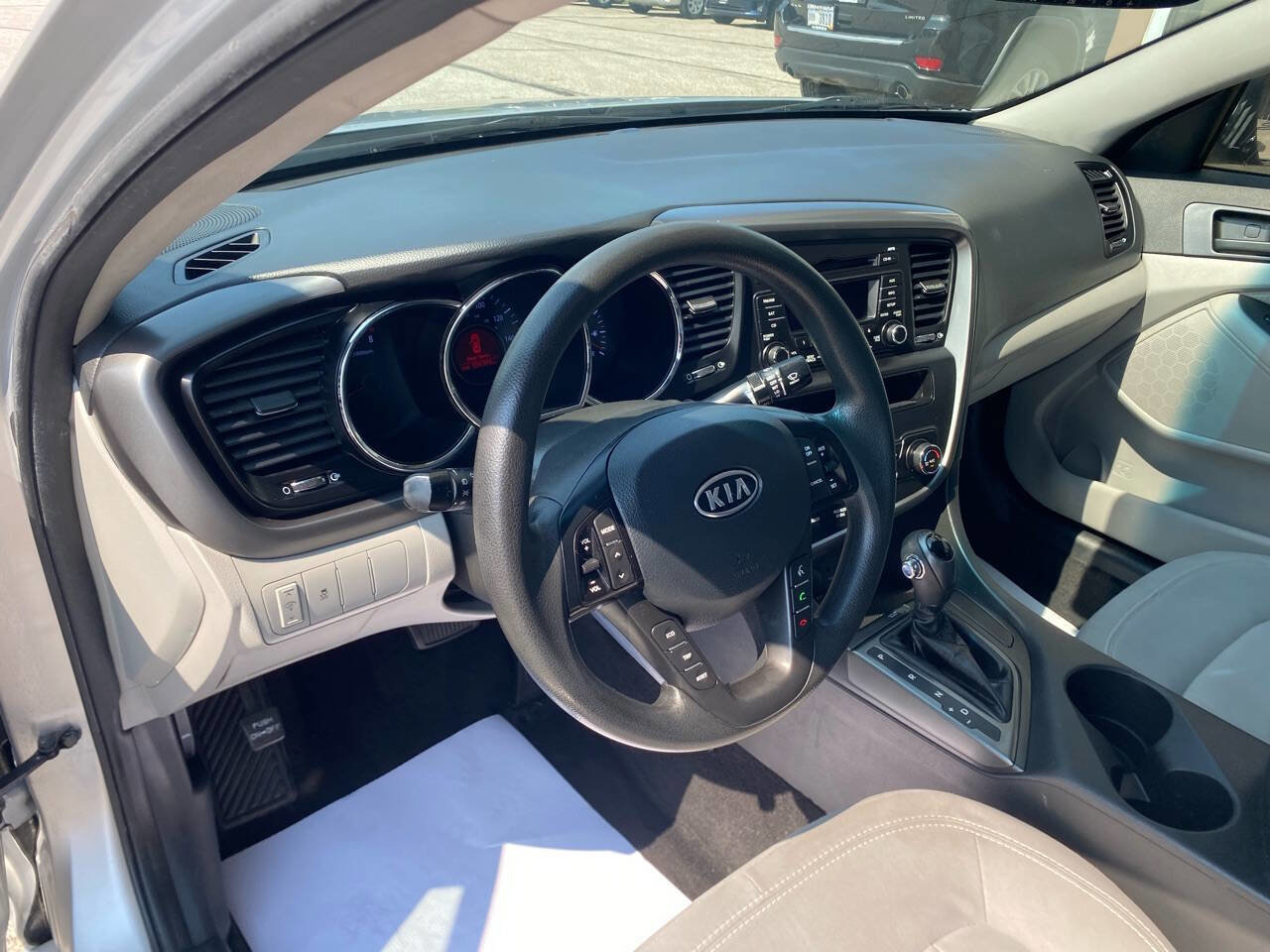 Used 2011 Kia Optima LX w/ Convenience Pkg image 12