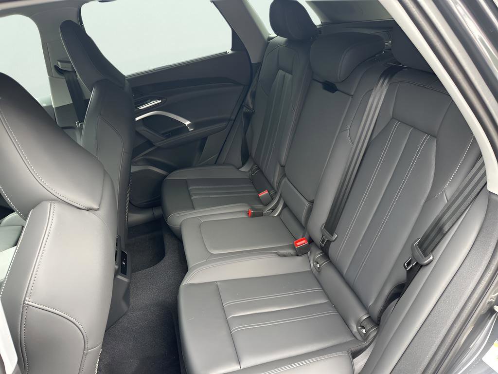 Used 2025 Audi Q5 Premium Plus w/ Premium Plus image 18