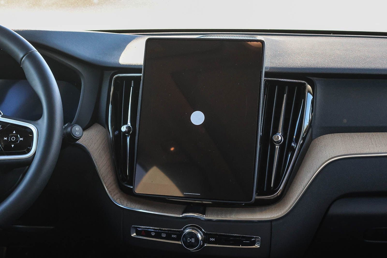 New 2026 Volvo XC60 B5 Plus w/ Climate Package PRO image 25