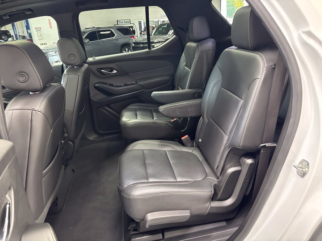 Used 2023 Chevrolet Traverse LT w/ LT Premium Package AWD/4WD image 44