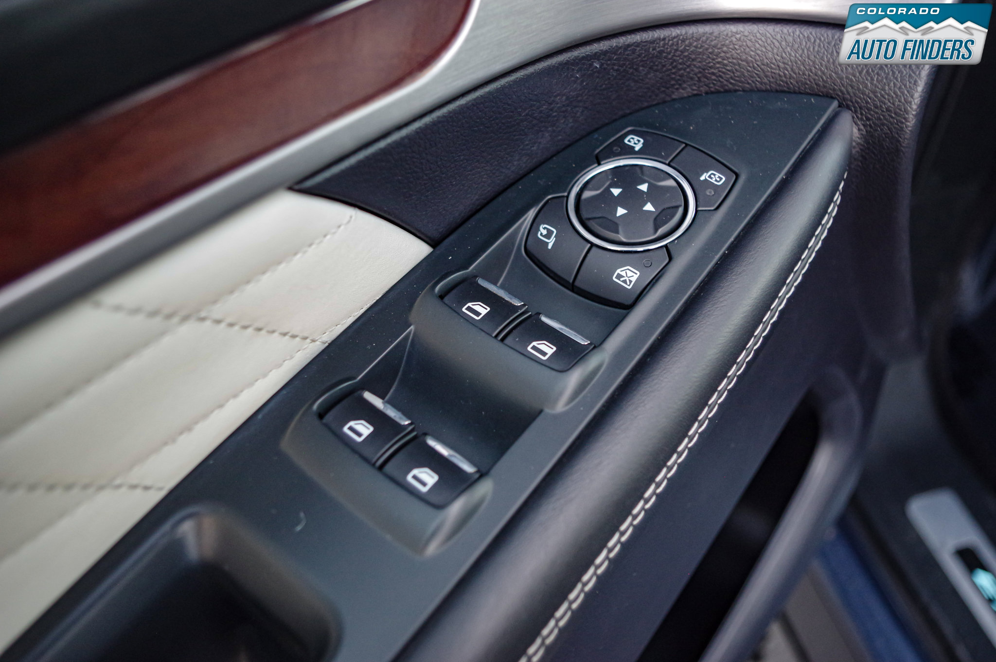 Used 2019 Ford Explorer Platinum image 11