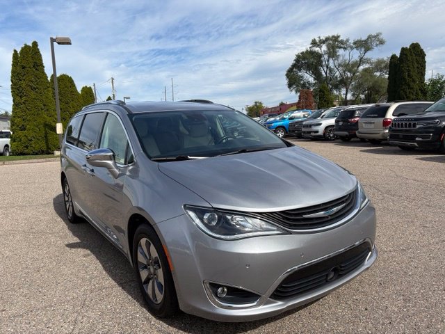 Used 2018 Chrysler Pacifica Limited w/ Advanced Safetytec Group FWD image 7