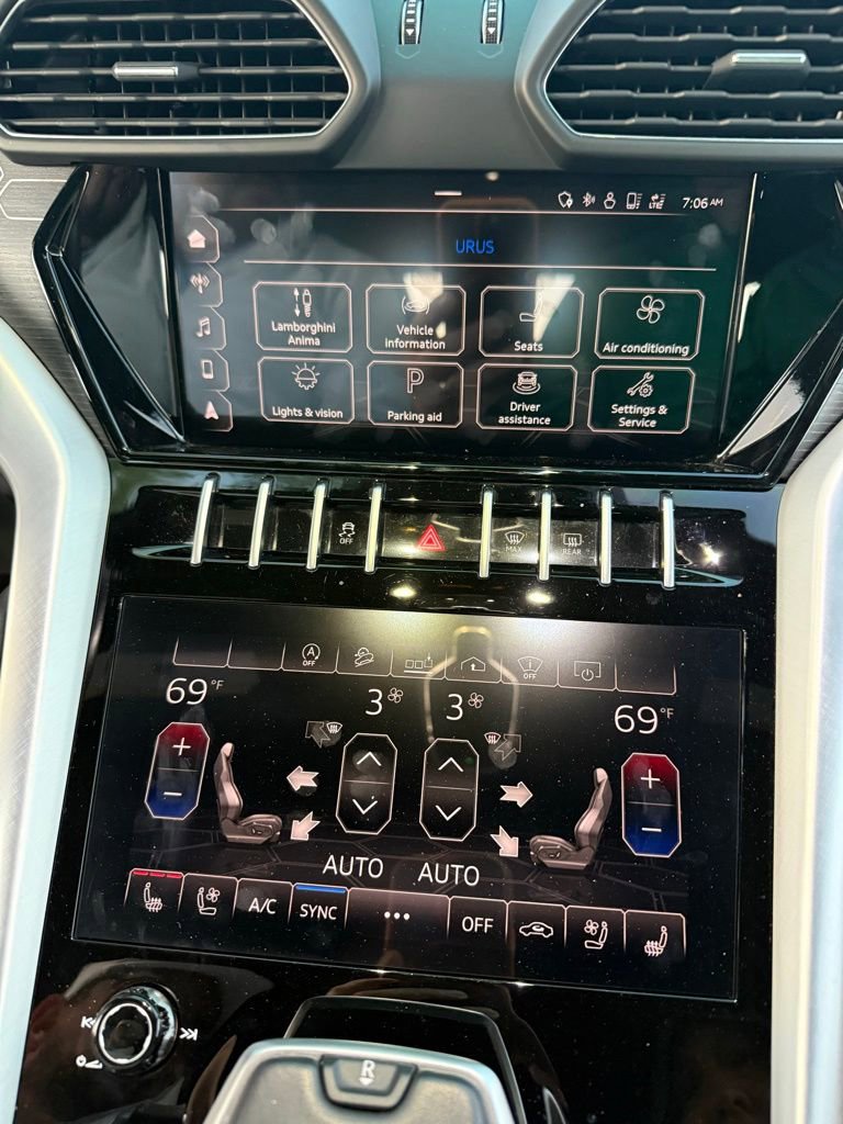 Used 2020 Lamborghini Urus AWD/4WD image 22