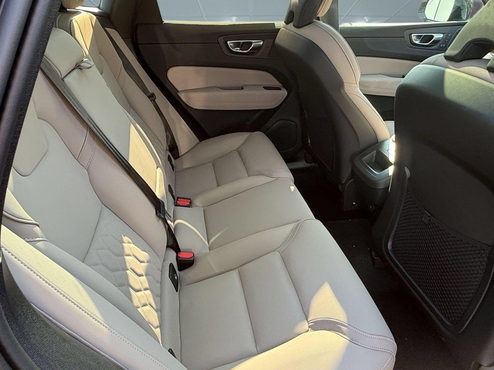New 2027 Volvo XC60 B5 Plus AWD/4WD image 30