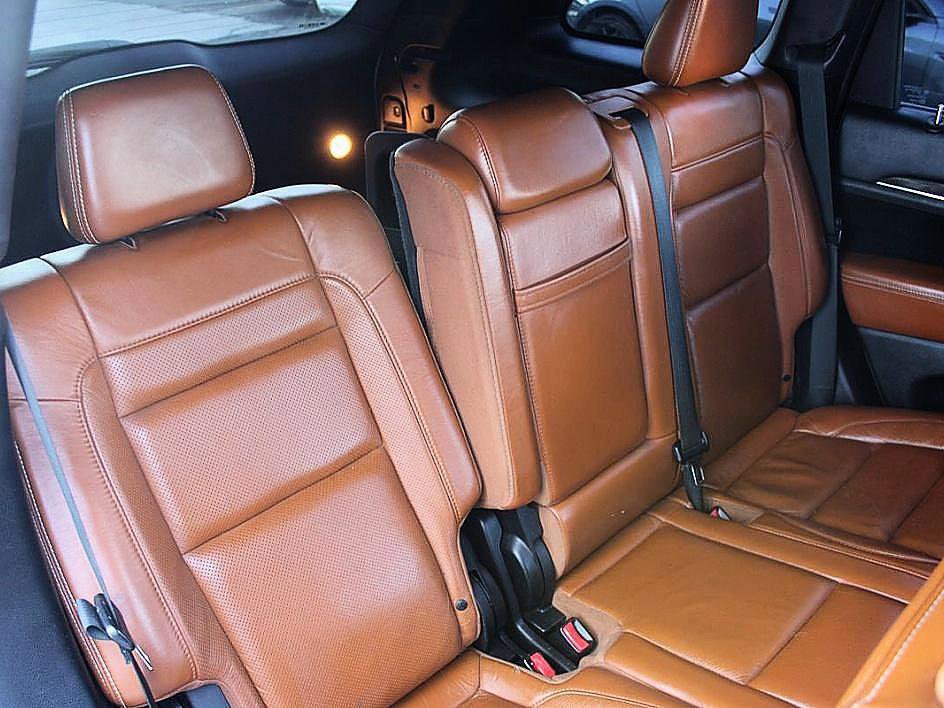 Used 2014 Jeep Grand Cherokee SRT image 23