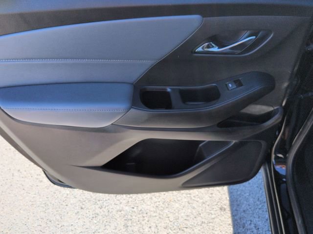 Used 2021 Chevrolet Traverse LT image 25