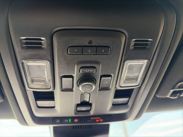 Used 2023 GMC Yukon XL Denali image 25