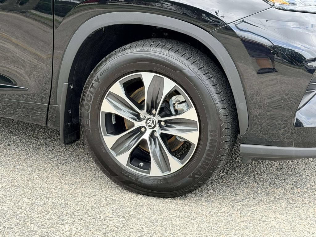 Used 2023 Toyota Highlander XLE AWD/4WD image 26