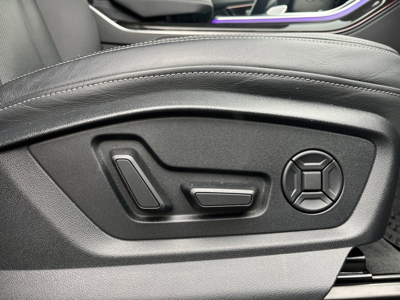 Used 2024 Audi Q8 Premium Plus w/ Premium Plus Package image 28