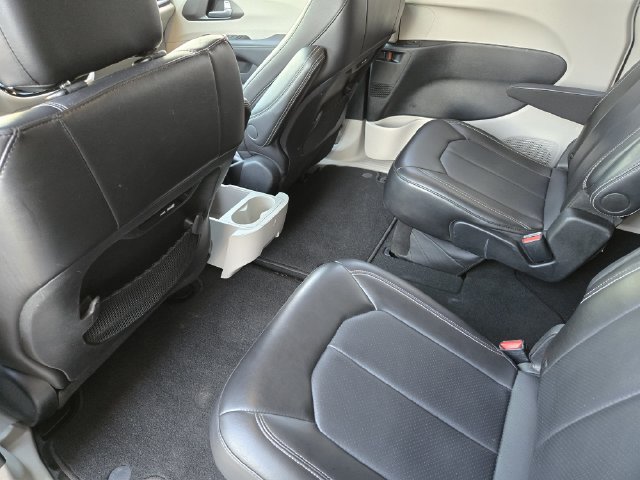 Used 2024 Chrysler Pacifica Touring-L FWD image 29