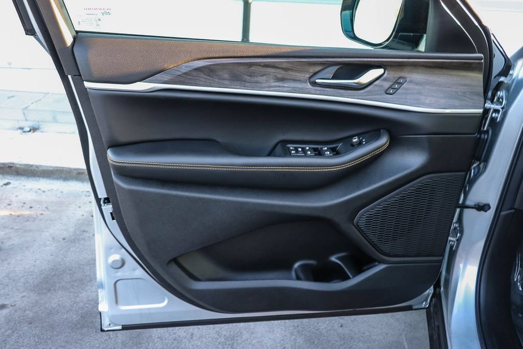 New 2026 Jeep Grand Cherokee L Limited AWD/4WD image 25