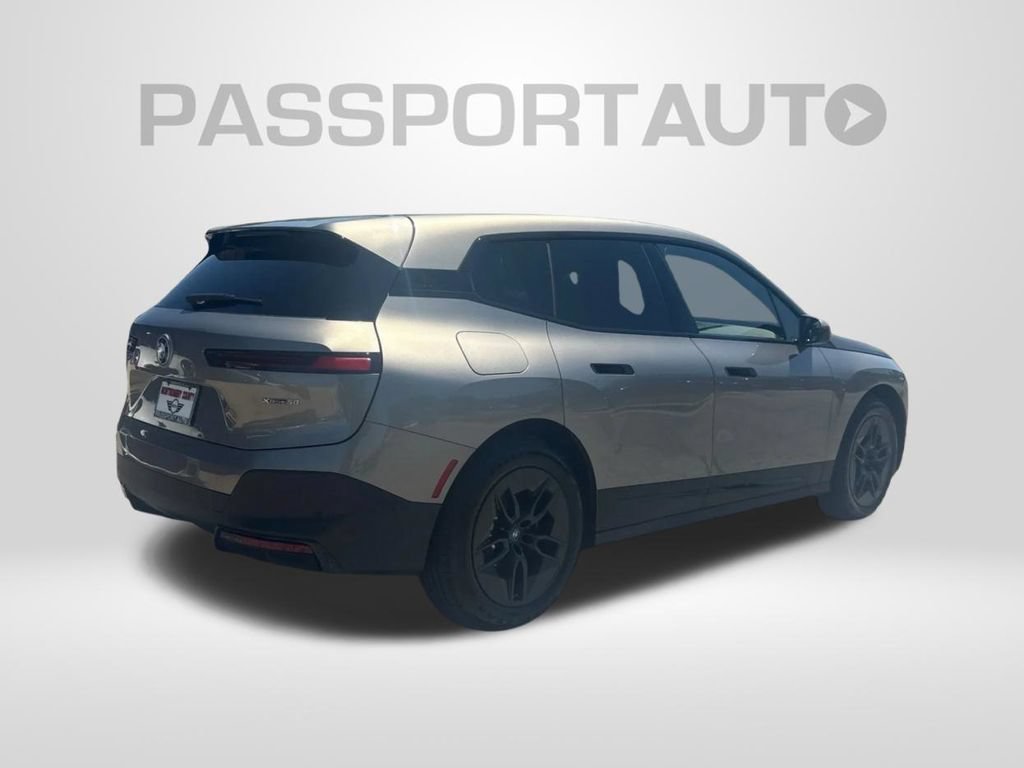 Used 2025 BMW iX xDrive50 w/ Premium Package AWD/4WD image 6