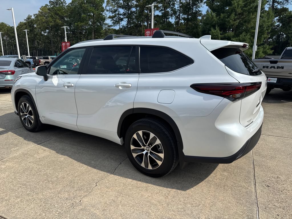 Used 2026 Toyota Highlander XLE AWD/4WD image 3