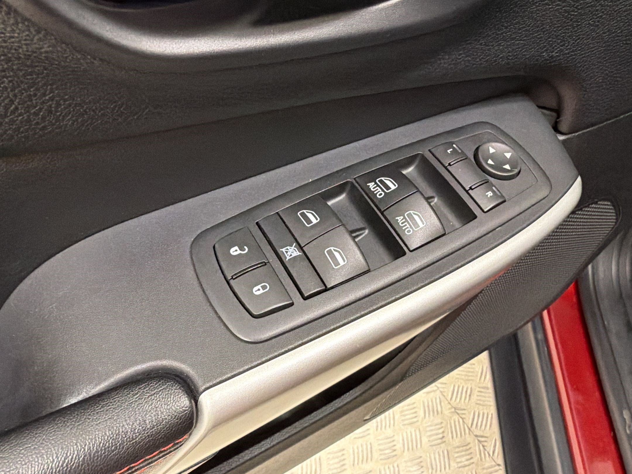 Used 2017 Jeep Cherokee Trailhawk w/ Cold Weather Group AWD/4WD image 27