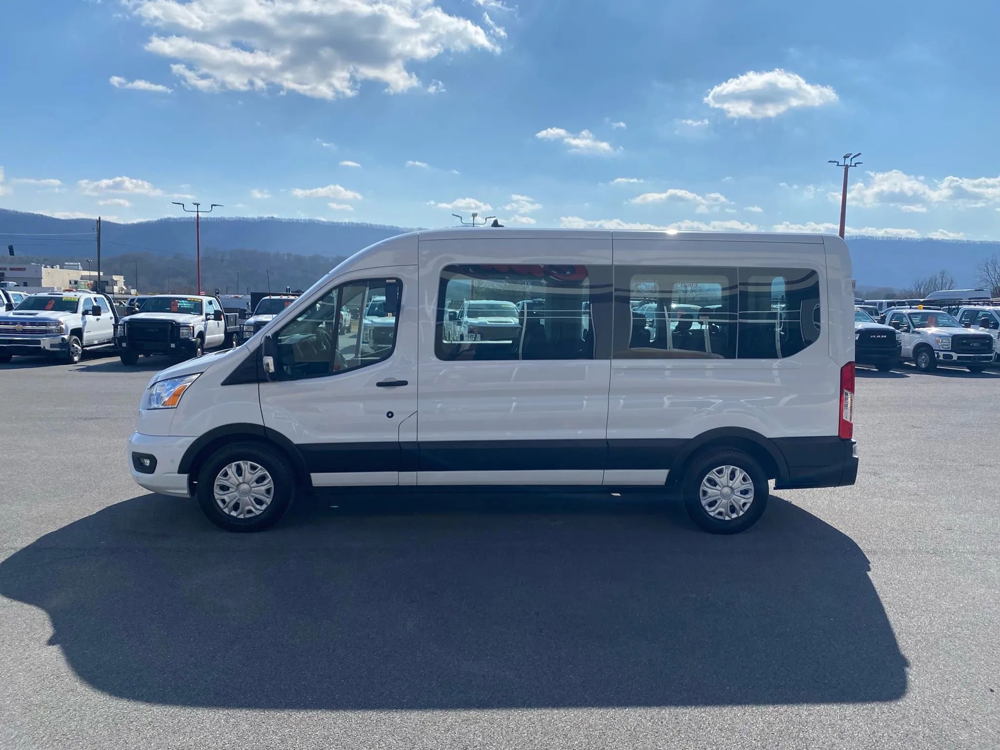 Used 2022 Ford Transit 350 XLT RWD image 5