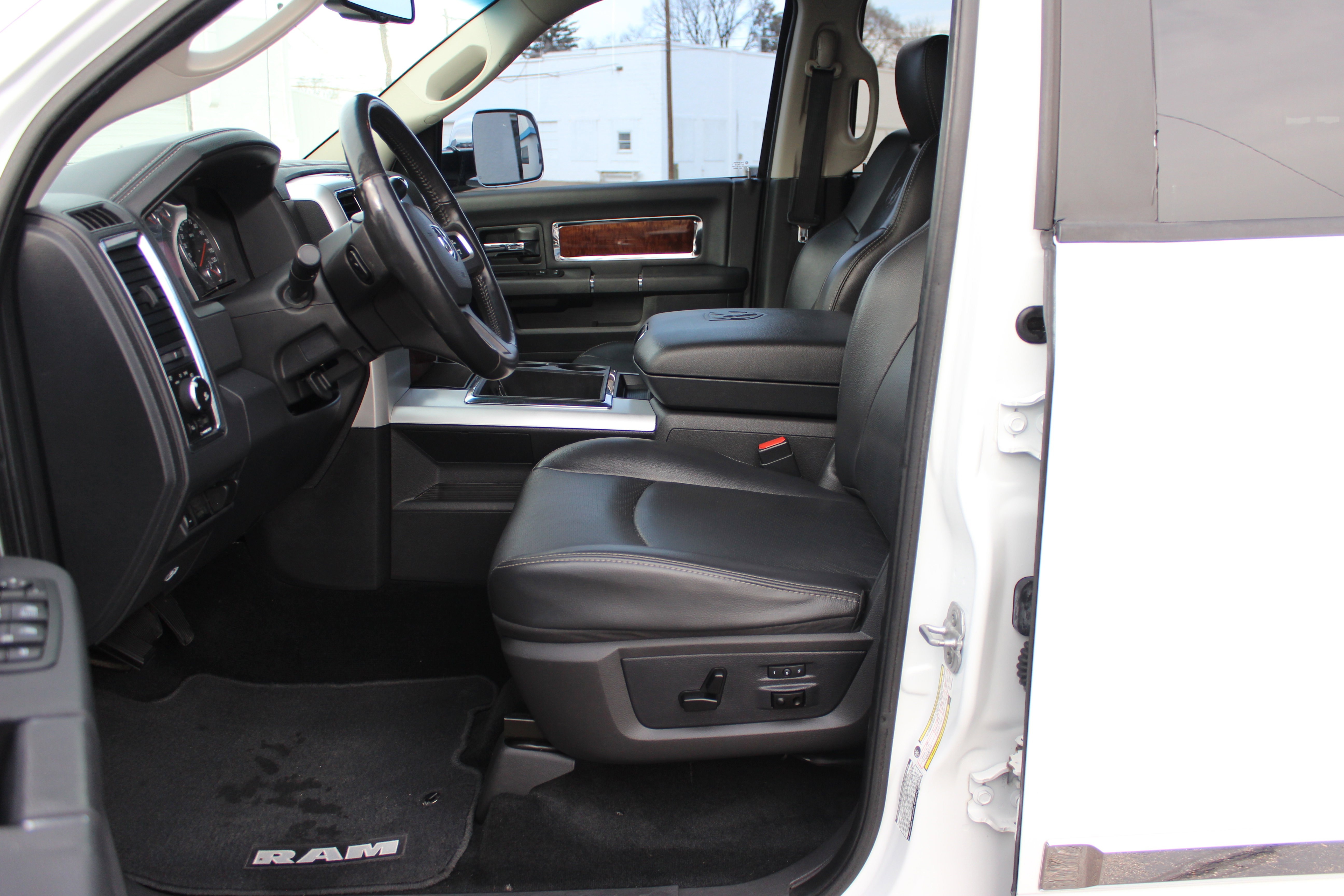 Used 2011 RAM 2500 Laramie w/ Protection Group image 31