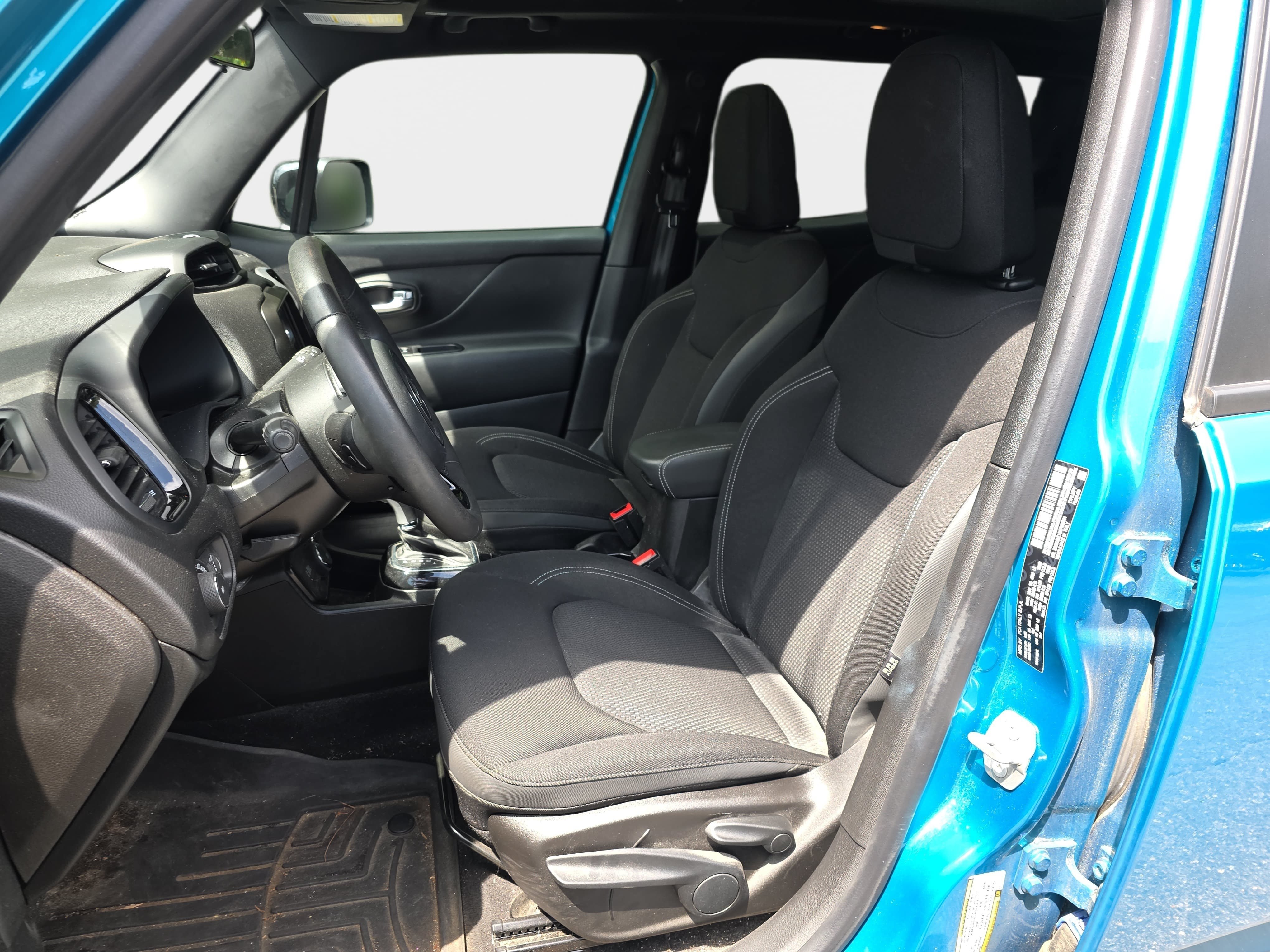Used 2022 Jeep Renegade Altitude w/ Sun/Sound Group AWD/4WD image 5